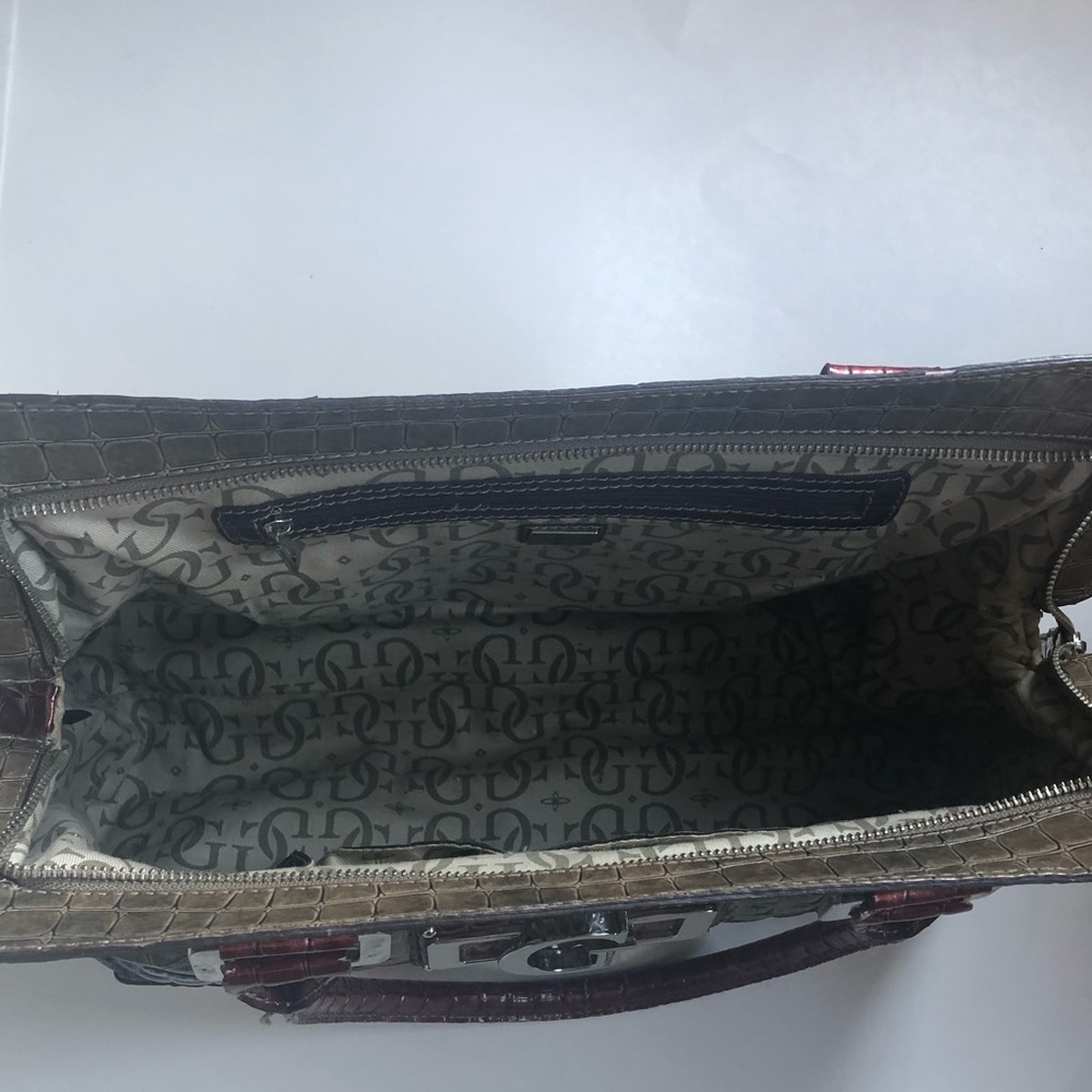 Guess Handbag - Picture 5 of 13